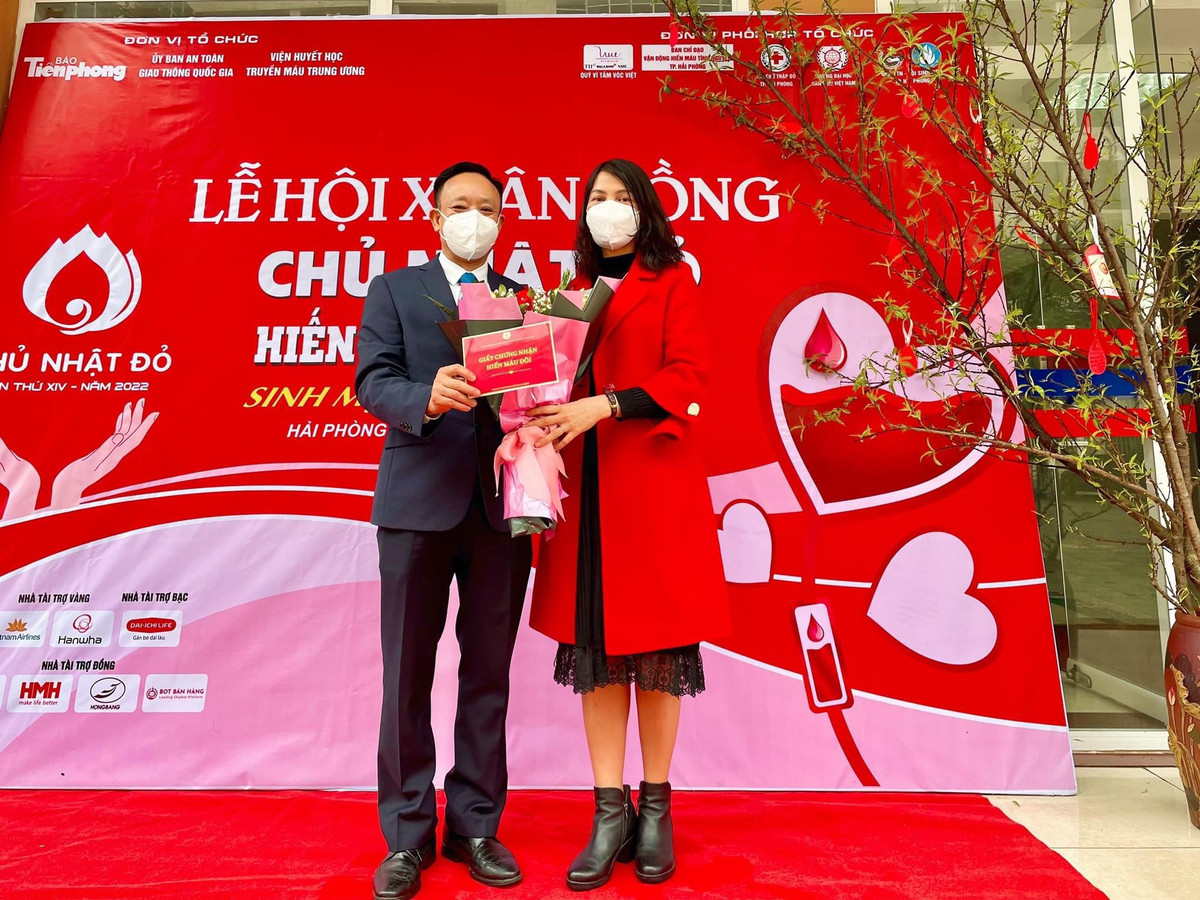 Trường Đại học Hàng hải Việt Nam thường xuyên phối hợp cùng với thường trực Ban chỉ đạo Vận động hiến máu tình nguyện thành phố Hải Phòng và Trung tâm Huyết học và truyền máu - Bệnh viện Hữu nghị Việt Tiệp, tổ chức các chương trình hiến máu nhân đạo trọng điểm của thành phố như “Lễ hội Xuân Hồng”, “Hưởng ứng ngày toàn dân hiến máu 07/04”, “Ngày thế giới tôn vinh người hiến máu”… Tại các ngày hội hiến máu tình nguyện, số đơn vị máu luôn vượt mức chỉ tiêu thành phố giao. Mỗi năm, trường thu được từ 2500-3000 đơn vị máu. 