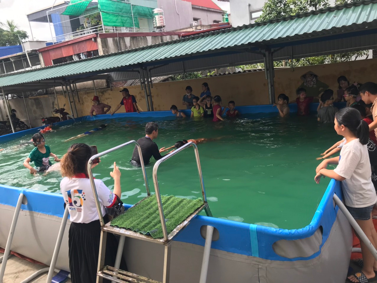 Hai Phong: Nhieu tre em co hoan canh kho khan duoc day boi mien phi-Hinh-4