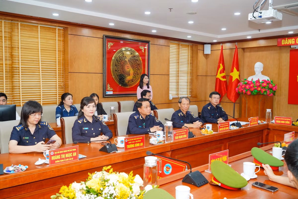 Lô hàng xuất phát từ Angola, được chuyển tải tại Singapore nhằm che giấu tuyến đường vận chuyển; mô tả tên hàng hóa bằng ngôn ngữ không phổ thông và sử dụng thông tin người nhận hàng không chính xác... Đây là thủ đoạn mới, hết sức tinh vi nhằm trốn tránh sự kiểm soát của cơ quan Hải quan. 