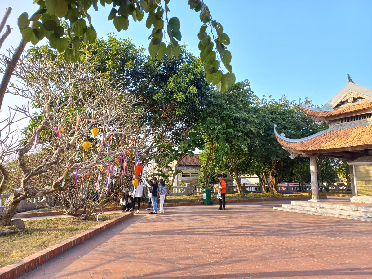 Tháp Tường Long nhiều lần được tu tạo và khôi phục trong triều Trần và triều Lê, nhưng đến năm Gia Long thứ 3 (1804), triều đình nhà Nguyễn đã cho phá tháp để lấy gạch xây thành Hải Dương. Điều này chứng tỏ tháp Tường Long xưa vô cùng quy mô, bề thế.