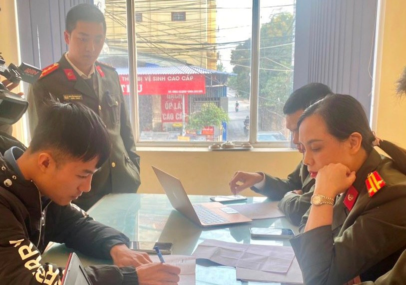 Nam thanh niên bị công an triệu tập sau bình luận trên MXH Nam thanh nien bi cong an trieu tap sau binh luan tren MXH