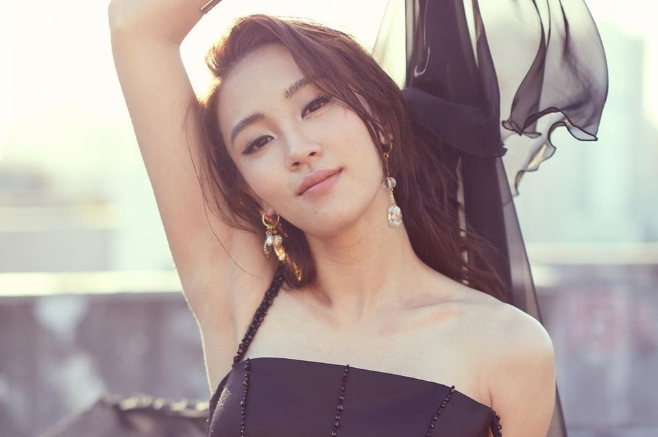 Vi sao cuu thi sinh hoa hau Hong Kong bi duoi khoi doan phim?