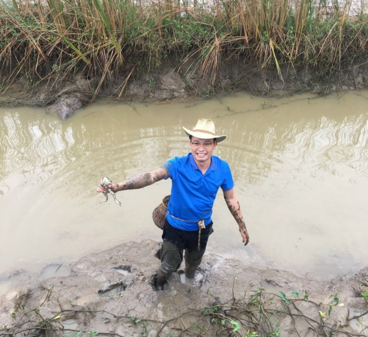 Nam giảng viên nghỉ dạy về làm nông nghiệp sạch, thu hàng chục tỷ mỗi năm - Hình 2 Nam giang vien nghi day ve lam nong nghiep sach, thu hang chuc ty moi nam-Hinh-2
