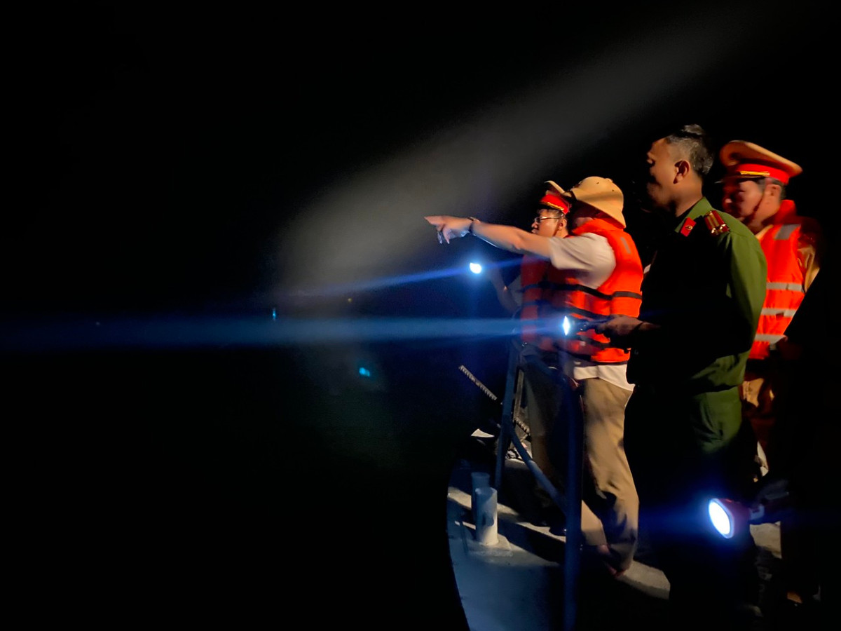 Truc thang Bell 505 roi: Tim thay thi the nan nhan thu 4-Hinh-4