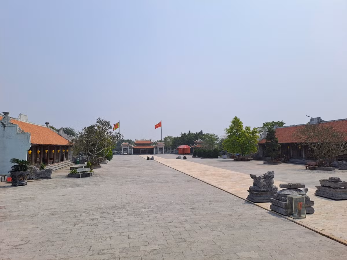 Hàng năm tại Khu tưởng niệm diễn ra rất nhiều hoạt động nhằm phát huy giá trị di tích, trong đó tiêu biểu có 02 Lễ hội chính đó là Lễ hội kỷ niệm ngày mất của Thái tổ Mạc Đăng Dung, diễn ra từ ngày 20 đến 22/8 âm lịch và Lễ hội Khai bút đầu xuân từ ngày mùng 6 – 8 Tết. Trong những ngày diễn ra lễ hội có rất nhiều hoạt động, tiêu biểu là màn biểu diễn võ thuật, múa đao, gắn liền với thân thế và sự nghiệp của Thái tổ Mạc Đăng Dung. 