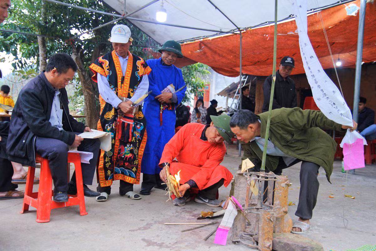 Nghi lễ cấp sắc của người Dao Thanh Y thường tổ chức vào dịp cuối năm hoặc đầu xuân. Đây là một nghi lễ không thể thiếu trong cuộc đời của một người đàn ông Dao Thanh Y. Thông qua lễ cấp sắc này để khẳng định với dòng tộc, tổ tiên về vị trí, vai trò của người đàn ông trong gia đình.