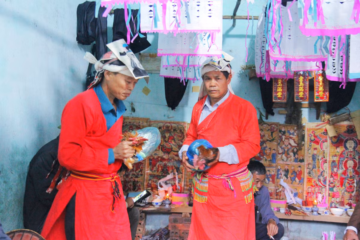  Lễ cấp sắc (hay còn gọi là lễ đặt tên âm) là một nghi lễ quan trọng của người dân tộc Dao (huyện Bình Liêu, tỉnh Quảng Ninh). Lễ cấp sắc thể hiện khát vọng của đồng bào về một cuộc sống sung túc, ấm no và hạnh phúc đồng thời thể hiện đạo lý “uống nước nhớ nguồn”, thắt chặt tình đoàn kết trong cộng đồng.