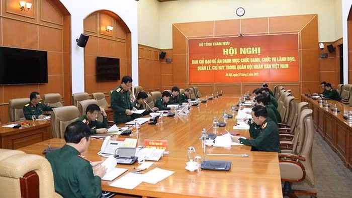 Xem xet dieu chinh tran quan ham, chuc vu, chuc danh Quan doi