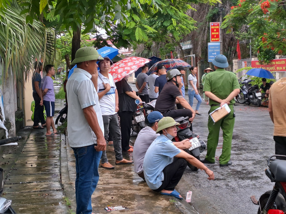 Hai Phong: Hang tram ho dan keu cuu vi nuoc sinh hoat co mui hoi-Hinh-2