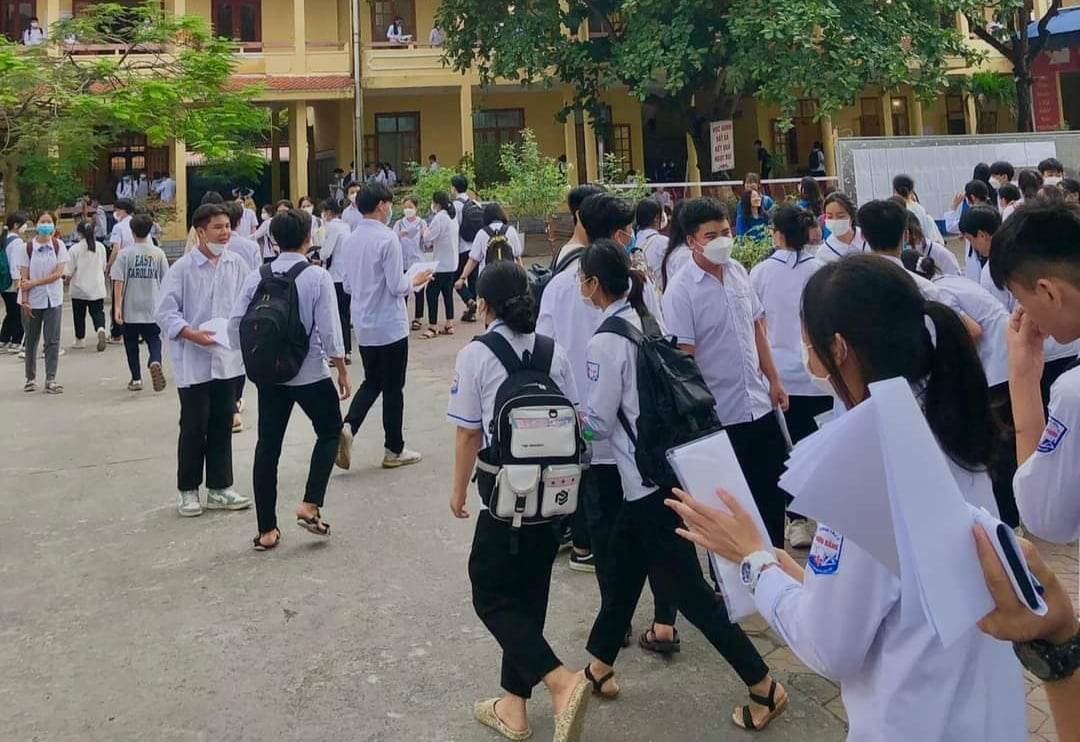 Ngày 14/9, gia đình nhận được một số nguồn tin cho hay, N. đã bị một số đối tượng ép lên một chiếc xe khách 16 chỗ chạy tuyến Hải Phòng – Hà Nội. Anh B. cũng đã liên lạc với nhà xe và được biết nhà xe đã trả cháu N. và một số người đi cùng tại khu vực gần Bệnh viện K cơ sở 3 (Tân Triều, Hà Nội). Cháu N. sau đó đã được tìm thấy tại Lạng Sơn, cách biên giới khoảng 10 km (Ảnh minh họa, nguồn: Internet)