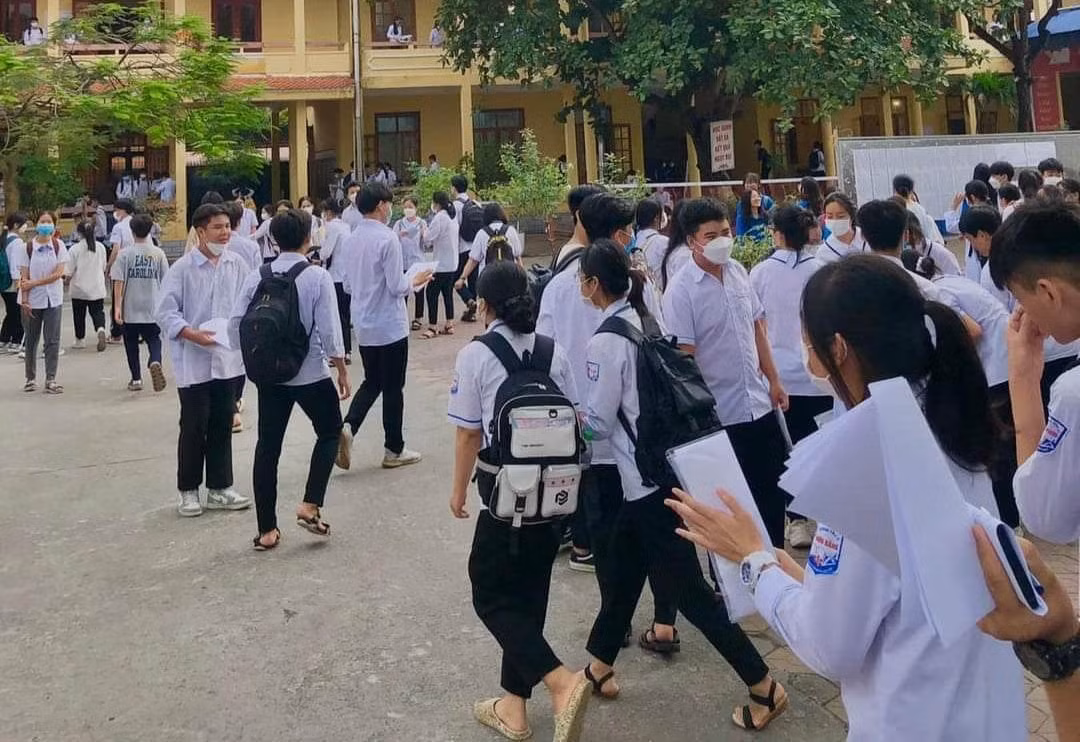 Ngày 14/9, gia đình nhận được một số nguồn tin cho hay, N. đã bị một số đối tượng ép lên một chiếc xe khách 16 chỗ chạy tuyến Hải Phòng – Hà Nội. Anh B. cũng đã liên lạc với nhà xe và được biết nhà xe đã trả cháu N. và một số người đi cùng tại khu vực gần Bệnh viện K cơ sở 3 (Tân Triều, Hà Nội). Cháu N. sau đó đã được tìm thấy tại Lạng Sơn, cách biên giới khoảng 10 km (Ảnh minh họa, nguồn: Internet)