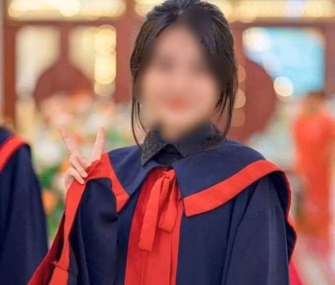 Ông N.Q.D. cho biết, sau khi H. mất tích, gia đình có kiểm tra điện thoại của con gái, phát hiện H. tham gia mua bán trên mạng xã hội và bị lừa hơn 100 triệu đồng.