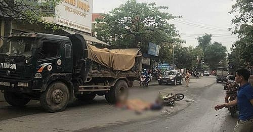 Hai Phong: Mot hoc sinh tu vong sau va cham voi xe tai