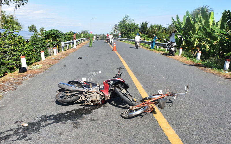 Hải Phòng: Truy tìm tài xế gây tai nạn chết người rồi bỏ trốn Hai Phong: Truy tim tai xe gay tai nan chet nguoi roi bo tron