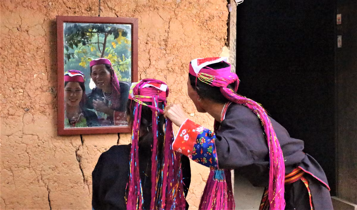 Khắp mọi nhà người Dao Thanh Y ở thôn Ngàn Phe (xã Đồng Tâm), Thôn Ngàn Chuồng, thôn Khe O, thôn Cao Thắng (xã Lục Hồn), thôn Mạ Chạt, thôn Nà Nhái (xã Vô Ngại) đều rộn ràng tổ chức đón Tết sớm. Không khí ấm cúng, nồng đượm tình đoàn kết thôn bản đã xua đi cái giá lạnh của thời tiết, chỉ còn tiếng nói, tiếng cười vang vọng cả núi rừng. 