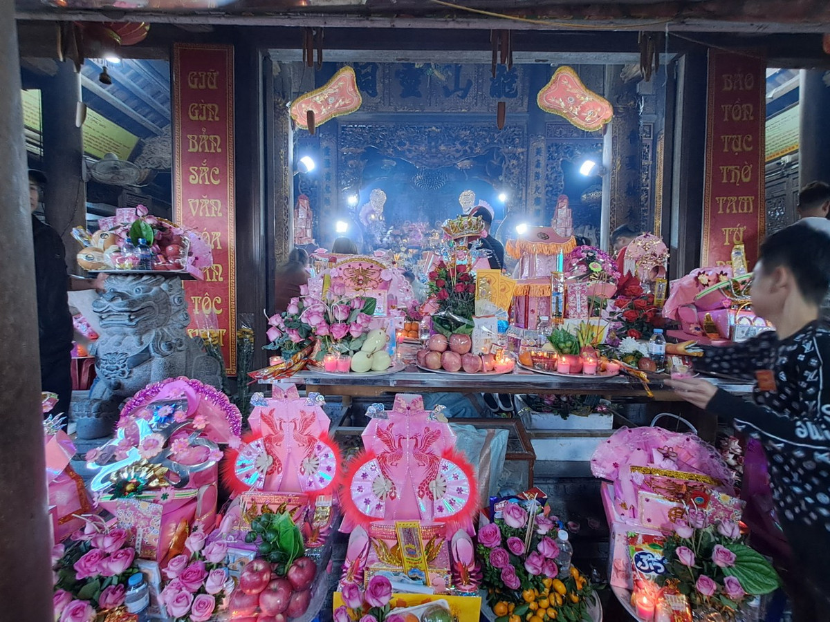 Đây là công trình tín ngưỡng có từ lâu đời, gắn liền với đời sống tâm linh của người dân phường Ngọc Xuyên (xưa kia gọi là phường Ngọc Tuyền) nói riêng và người dân Đồ Sơn nói chung. Đền thờ cô Chín, Thánh Mẫu Thượng ngàn và các vị thần linh thiêng trong hệ thống thần linh tứ phủ.