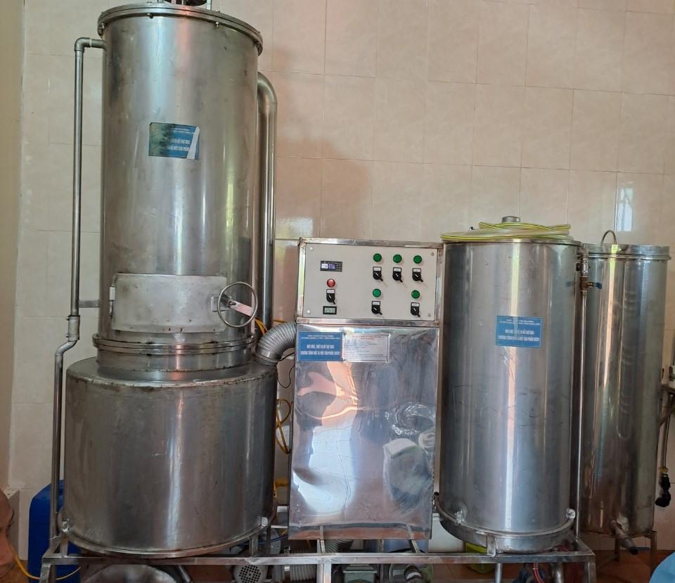 Năm 2020, HTX Tùng Hằng được UBND TP Hải Phòng, Sở NN&amp;PTNT TP Hải Phòng quan tâm đầu tư cho hệ thống máy tách nước thủy phân mật ong. Nhờ có hệ thống máy móc hiện đại này mà mật ong của HTX sau khi thu hoạch sẽ được ép tách nước để đảm bảo hàm lượng nước trong mật dưới 23%, mật để lâu không bị chua, chất lượng mật tốt hơn.