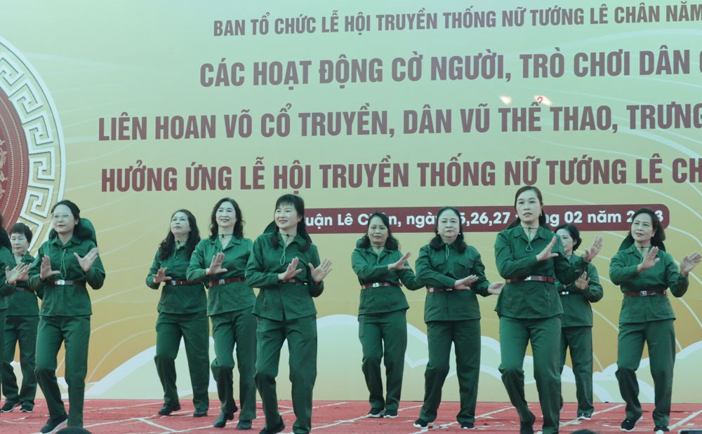 Vào sáng 27/2, đã diễn ra hội thi Dân vũ thể thao với chủ đề “Vũ điệu khoẻ, đẹp” hưởng ứng Cuộc vận động toàn dân rèn luyện thân thể theo gương Bác Hồ vĩ đạ”, với sự tham gia của 17 đội thi đến từ cán bộ, hội viên, phụ nữ các câu lạc bộ, tổ, nhóm phụ nữ dân vũ rèn luyện thể dục thể thao được thành lập ở các phường, các đơn vị trực thuộc.