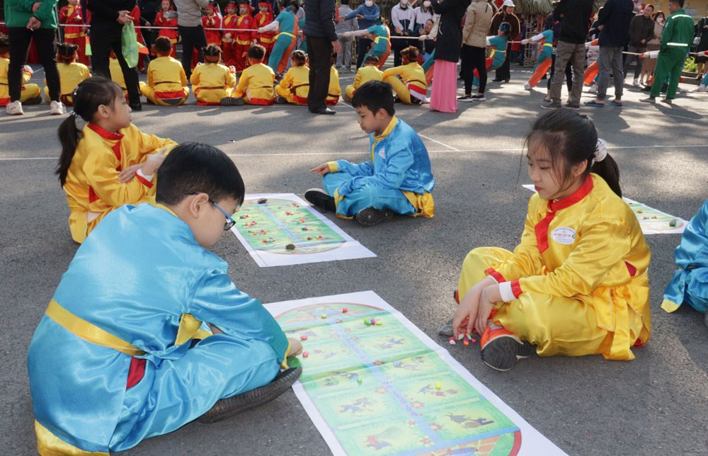 Các em nhỏ hào hứng tham gia