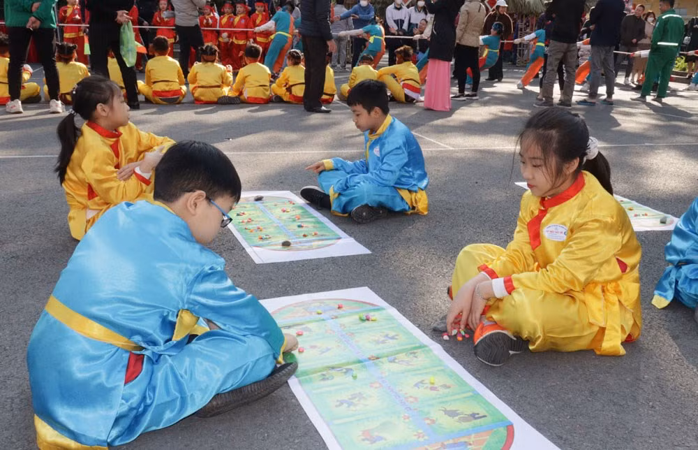 Các em nhỏ hào hứng tham gia