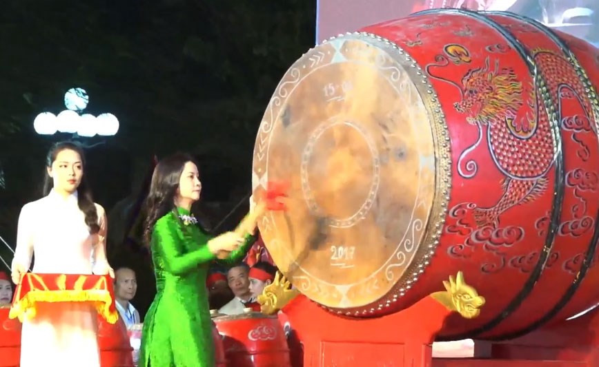 Tiếp đó là chương trình nghệ thuật được dàn dựng công phu, đặc sắc, kể về mảnh đất, con người Hải Phòng từ quá khứ, hiện tại và hướng đến tương lai.