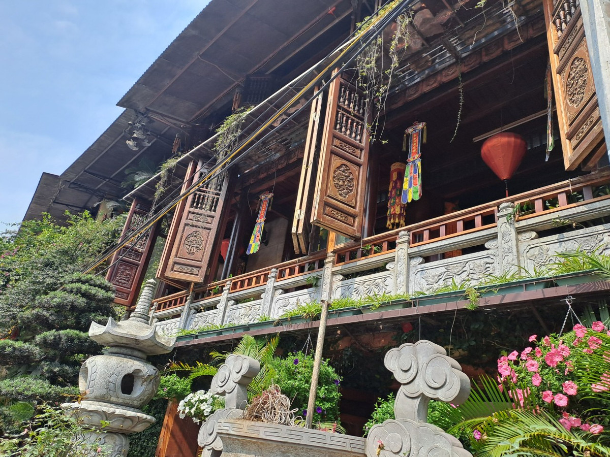 Chùa Hang được đánh giá là chùa thiên tạo lớn nhất trong khu di tích lịch sử Đồ Sơn hiện nay.