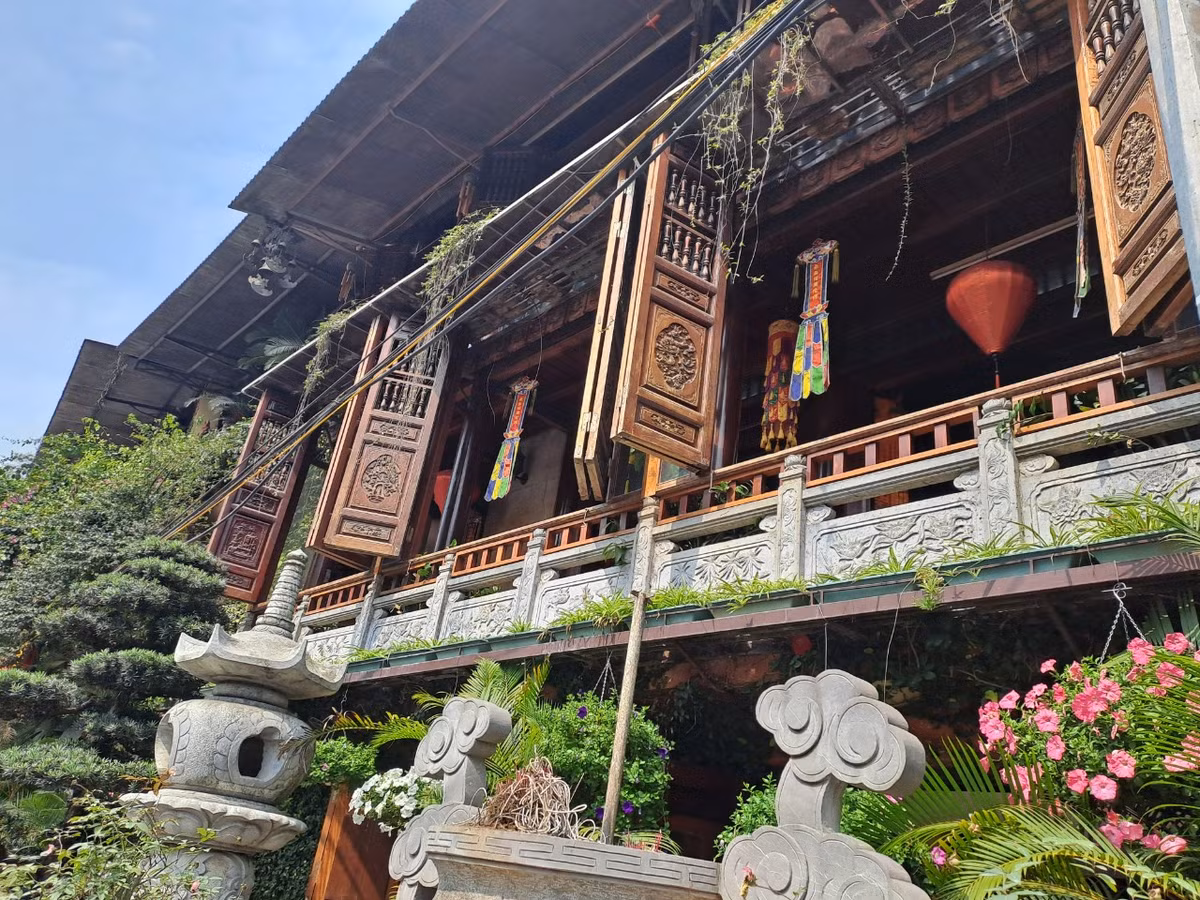 Chùa Hang được đánh giá là chùa thiên tạo lớn nhất trong khu di tích lịch sử Đồ Sơn hiện nay.