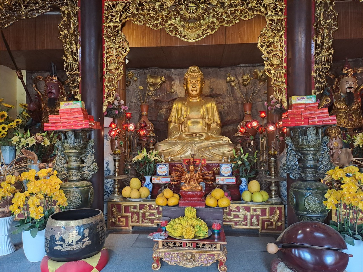 Lễ hội Chùa Hang được tổ chức hàng năm từ ngày mùng 1 - 6 tết Âm lịch, gồm 02 phần: Lễ và hội với mong muốn cầu cho quốc thái dân an, mưa thuận gió hòa, nhân dân an lạc, đời sống yên lành, hạnh phúc.