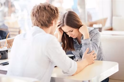 Phat hien chong sap cuoi co con rieng, co gai nhu trut duoc ganh nang