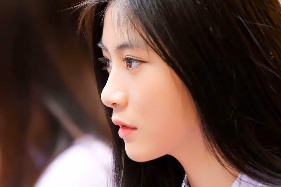 Rạng rỡ trước ống kính, ít ai biết Nam Phương là cô bé khá nhút nhát. Thiếu nữ sinh năm 1999 tham dự cuộc thi Miss Teen 2017, với hy vọng phá vỡ vỏ bọc của bản thân, tự tin hơn trước đám đông. Nam Phương cho hay cô chưa từng nói chuyện với người mới gặp quá 5 phút. Từ nhỏ, 9X cũng không có thói quen tâm sự những điều thầm kín trong lòng với mọi người.