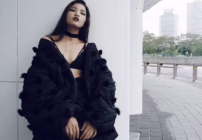 Cô nàng này thậm chí còn được mệnh danh là “thánh xỉu” và bị thí sinh Hoàng Oanh cho rằng cô diễn quá giỏi.