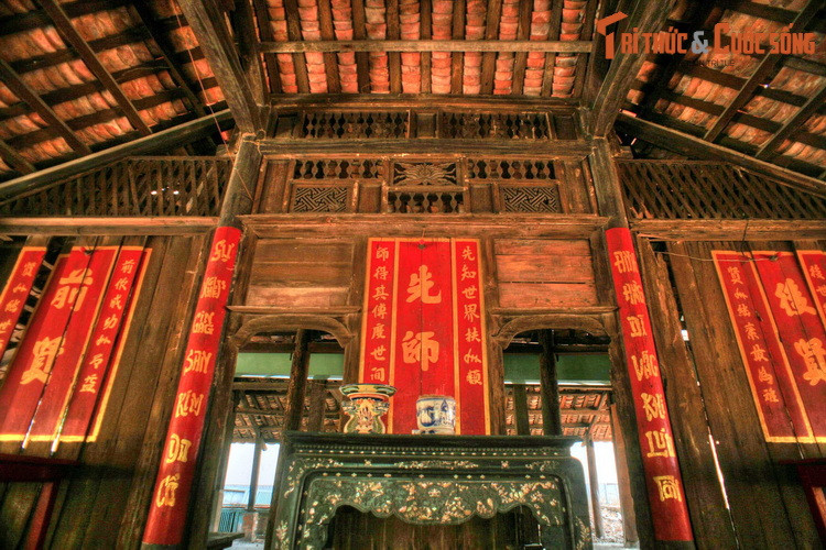 Ngoài ý kiến trên, có một cách giải thích khác về cái tên Gò Vấp. Theo đó, đây là một vùng gò cao, địa hình gập ghềnh, khi đi lại rất dễ vấp té. Vì vậy tên gọi Gò Vấp hình thành như một lời nhắc nhở các cư dân đi lại cẩn thận để tránh gặp tai nạn đáng tiếc.