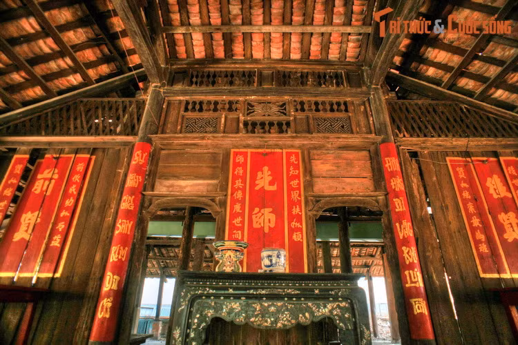 Ngoài ý kiến trên, có một cách giải thích khác về cái tên Gò Vấp. Theo đó, đây là một vùng gò cao, địa hình gập ghềnh, khi đi lại rất dễ vấp té. Vì vậy tên gọi Gò Vấp hình thành như một lời nhắc nhở các cư dân đi lại cẩn thận để tránh gặp tai nạn đáng tiếc.