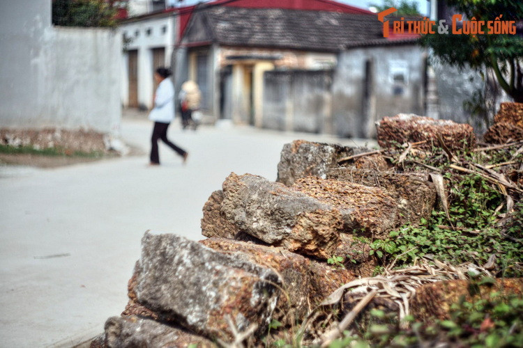 Trong nhiều thế kỷ qua, người dân ở Đường Lâm nói riêng và xứ Đoài nói chung đã dùng đá ong để xây các công trình phục vụ nhu cầu của gia đình và cộng đồng. Có thể nói, đá ong là loại vật liệu đồng hành cùng lịch sử của vùng đất này.