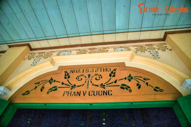 Ngược dòng thời gian, nhà cổ Ba Đức do ông Phan Văn Đặng xây dựng vào năm 1850. Năm 1983, ông Phan Văn Cường cho sửa sang lại ngôi nhà. Ông Ba Đức - tức ông Phan Văn Đức - là truyền nhân đời thứ 6 của ngôi nhà này.