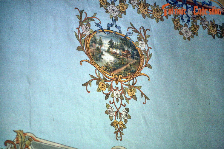 Chín bức tranh này được vẽ theo lối tả thực của hội họa phương Tây, tượng trưng cho chín nhánh của sông Cửu Long hiền hòa và trù phú đã vun đắp cho cuộc sống của cư dân Nam Bộ qua bao đời.