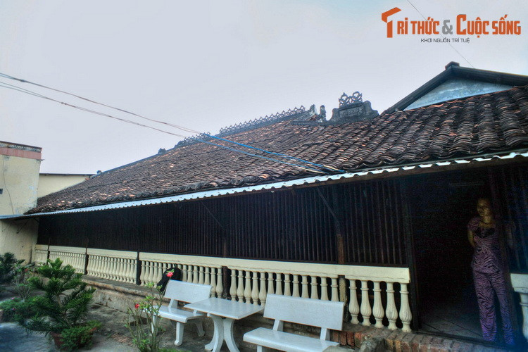 Từ bên ngoài nhìn vào, ngôi nhà cổ của ông Võ được xây dựng trên mặt bằng hình chữ "Đinh" (丁), kiểu nhà rường xiên, trính, gồm 3 gian 2 chái, có 5 cửa vào nhà chính.