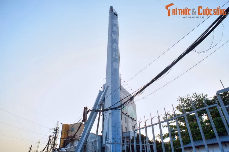 Không chỉ là chứng tích lịch sử về sự phát triển của Sài Gòn - TP HCM, hai tòa tháp có tuổi đời hơn nửa thế kỷ của nhà máy nước Thủ Đức còn là những công trình kiến trúc độc đáo, được nhiều du khách chụp hình kỷ niệm khi có dịp ghé thăm thành phố.