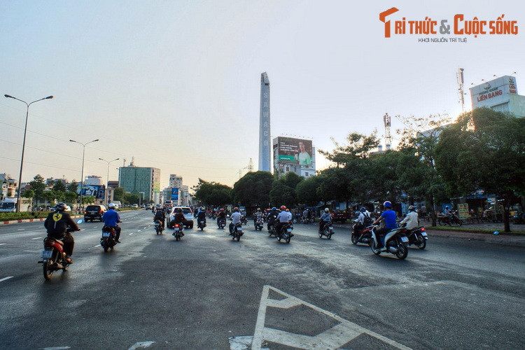 Sau ngày đất nước thống nhất, nhà máy được chính quyền Cách mạng tiếp quản và vận hành. Sau nhiều lần nâng cấp, hiện nay nhà máy nước Thủ Đức hoạt động với công suất 850.000 m3/ngày.