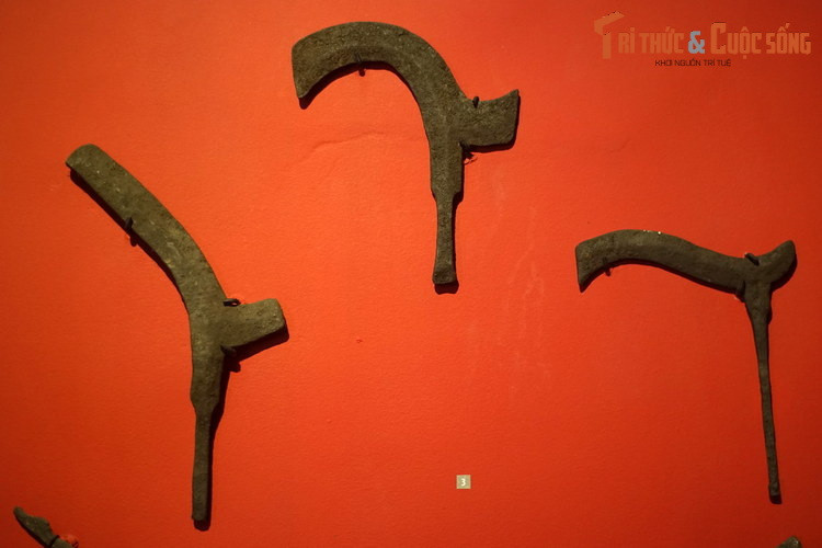 Các lưỡi qua của quân nhà Trần trong trận Bạch Đằng 1288. Các sử gia đánh giá, đây là một trong những chiến công vẻ vang nhất trong lịch sử chống ngoại xâm của dân Việt Nam, đồng thời là một trận đánh gây chấn động thế giới thế kỷ 13.