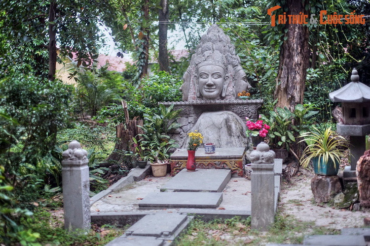 Với chính sách “chiêu dân lập ấp” của triều đình bấy giờ, ông Tạ đã được thu nhận. Tại nơi ngày nay là TP Thủ Đức, ông đã dẫn dắt một cộng đồng gồm người Việt, Hoa, Chăm, Miên khai khẩn đất hoang, mở rộng canh tác, xây dựng làng xã. Ảnh: Chùa Bửu Quang ở Thủ Đức.