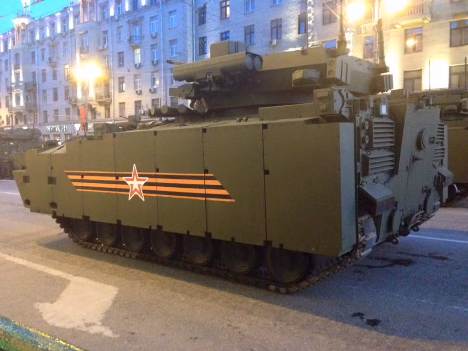 Tháp pháo tự động của xe chiến đấu bộ binh Kurganets 25 với pháo chính 30mm cùng 4 tên lửa chống tăng ở 2 bên tháp pháo.