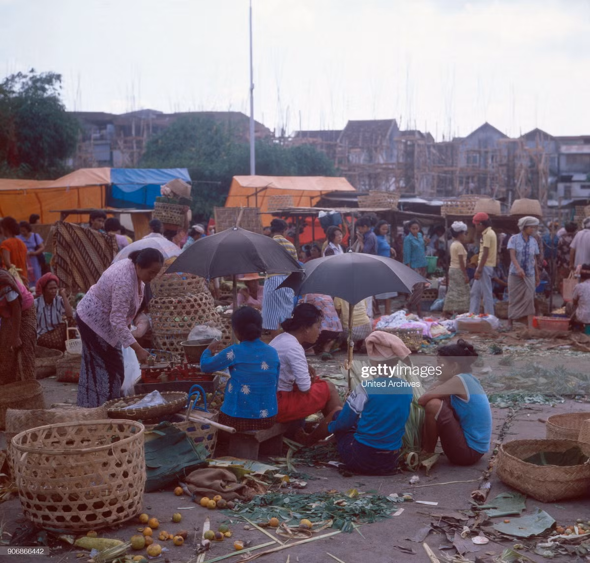 Những người phụ nữ trong chợ.
