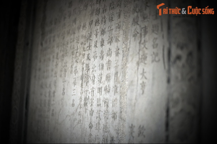 Cụ thể, từ những tấm bia Tiến sĩ, người đời sau lĩnh hội được nguồn tư liệu có giá trị để tìm hiểu thân thế, sự nghiệp của các sứ thần Việt Nam, cùng mối quan hệ bang giao giữa các nước vùng Đông Bắc Á.