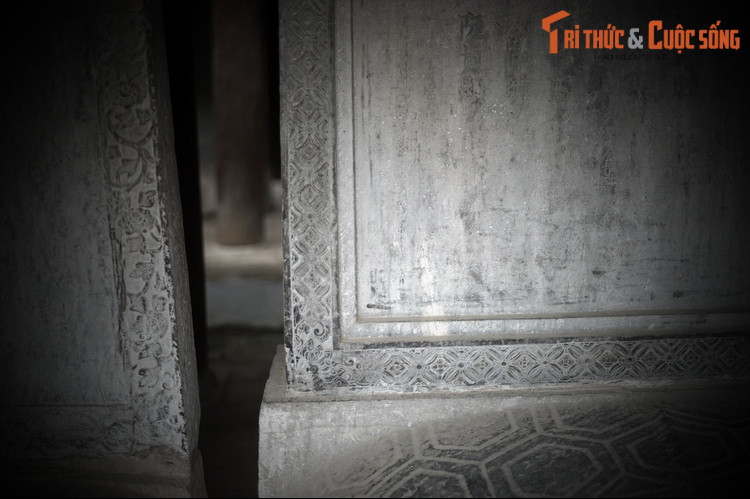 Những bài ký trên bia Tiến sĩ được viết bằng chữ Hán với những cách viết khác nhau, khiến cho các tấm bia giống như một bộ sưu tập các tác phẩm thư pháp.