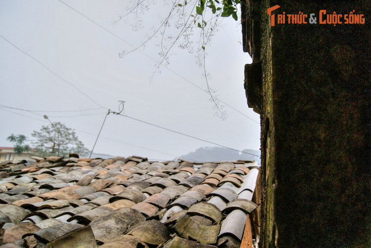 Đáng tiếc rằng vào thời điểm hiện tại, phố cổ Đồng Văn đang phải đối diện với nhiều thách thức lớn. Sau hàng trăm năm tồn tại, hết các ngôi nhà cổ đã trở nên cũ nát và xuống cấp nghiêm trọng.