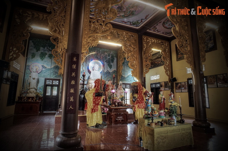 Khảo sát thực tế cho thấy, phía sau chùa Nhạn Sơn có một gò đất khá rộng và cao, người địa phương gọi là gò Tam Tháp. Nơi đây từng là một đền thờ khi thành Đồ Bàn còn hưng thịnh.