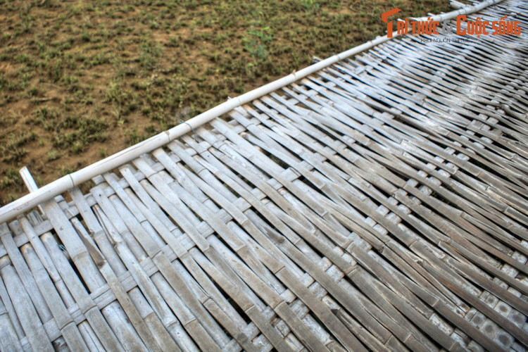 Khoảng đầu năm sau, cầu sẽ được làm lại. Theo ước tính, chi phí làm cầu thời điểm hiện tại tốn trên 200 triệu đồng, gồm vật liệu và nhân công. Số tiền này được trích từ tiền thu phí người dân qua lại cầu (xe máy 5.000 đồng/lượt, xe đạp 2.000 đồng/lượt, đi bộ 1.000 đồng/lượt).