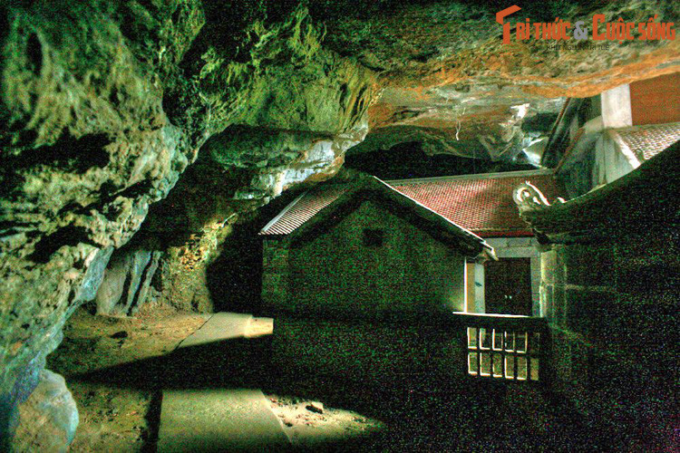 Trong sử sách nhà Nguyễn, Bích Động được mệnh danh là "Nam Thiên đệ nhị động", có nghĩa là động đẹp thứ nhì của trời Nam.