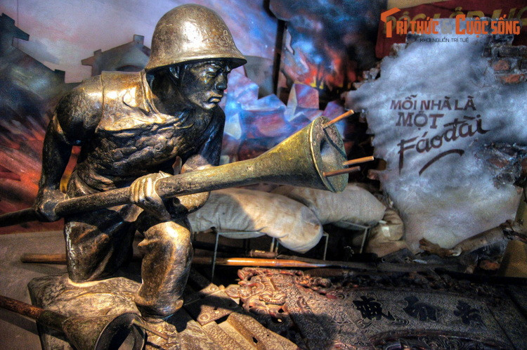 Ban đầu, Bảo tàng Lịch sử Quân sự Việt Nam có tên gọi là Bảo tàng Quân đội. Bảo tàng khánh thành ngày 22/12/1959, nhân kỷ niệm 15 năm ngày thành lập Quân đội nhân dân Việt Nam.